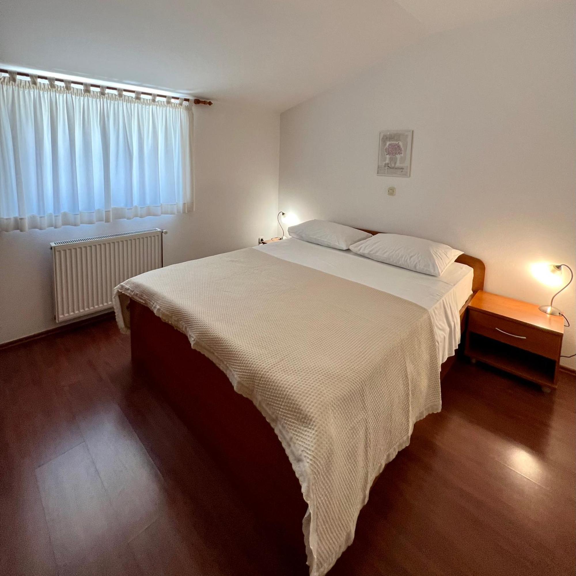 Adria 4*
